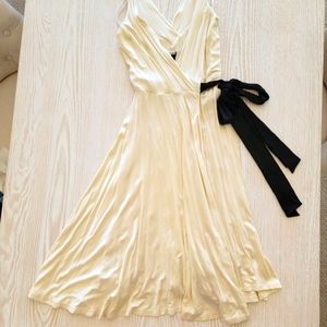 DVF Classic Wrap Dress Ivory Size 2 Diane Von Furstenberg "Lora" Wrap Dress